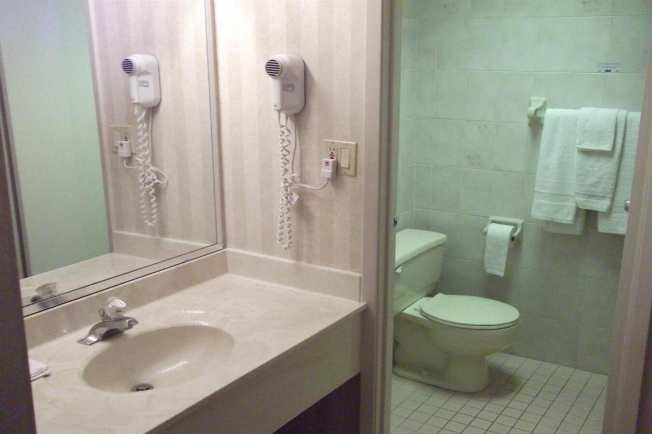 Travelodge By Wyndham Niagara Falls Lundys Lane מראה חיצוני תמונה