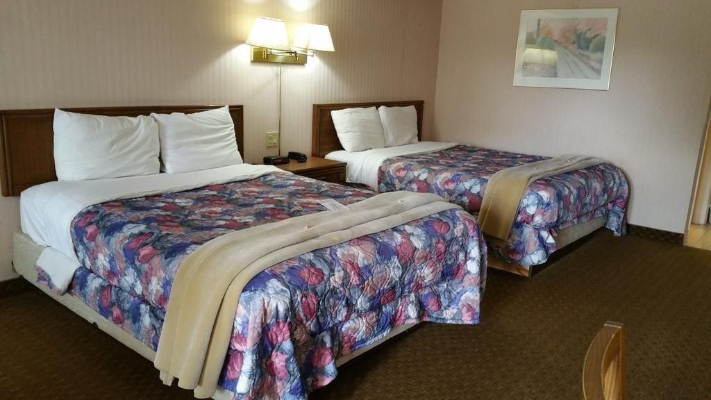 Travelodge By Wyndham Niagara Falls Lundys Lane מראה חיצוני תמונה