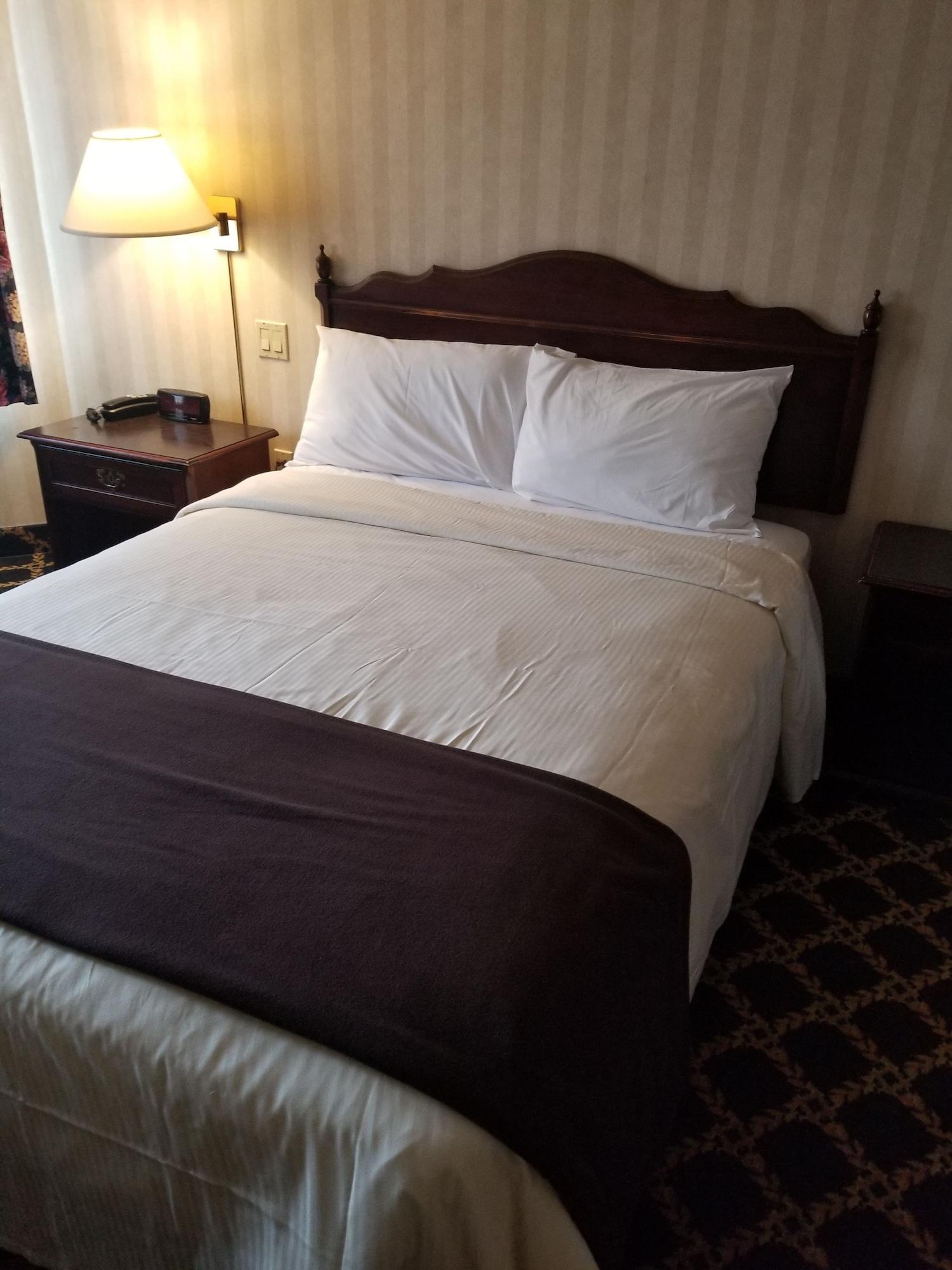 Travelodge By Wyndham Niagara Falls Lundys Lane מראה חיצוני תמונה