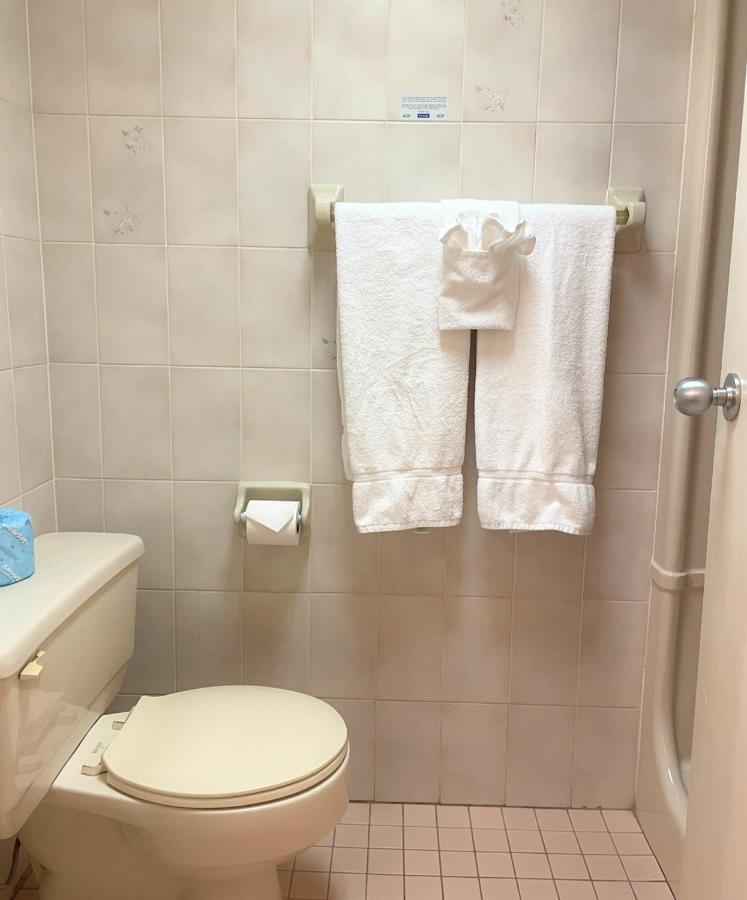 Travelodge By Wyndham Niagara Falls Lundys Lane מראה חיצוני תמונה