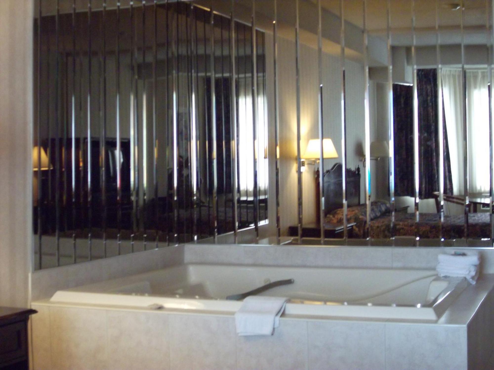 Travelodge By Wyndham Niagara Falls Lundys Lane מראה חיצוני תמונה