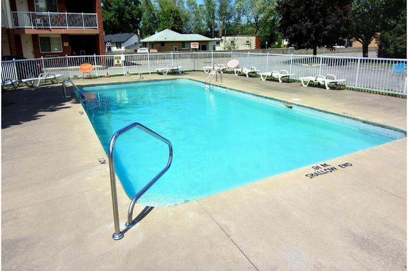 Travelodge By Wyndham Niagara Falls Lundys Lane מראה חיצוני תמונה