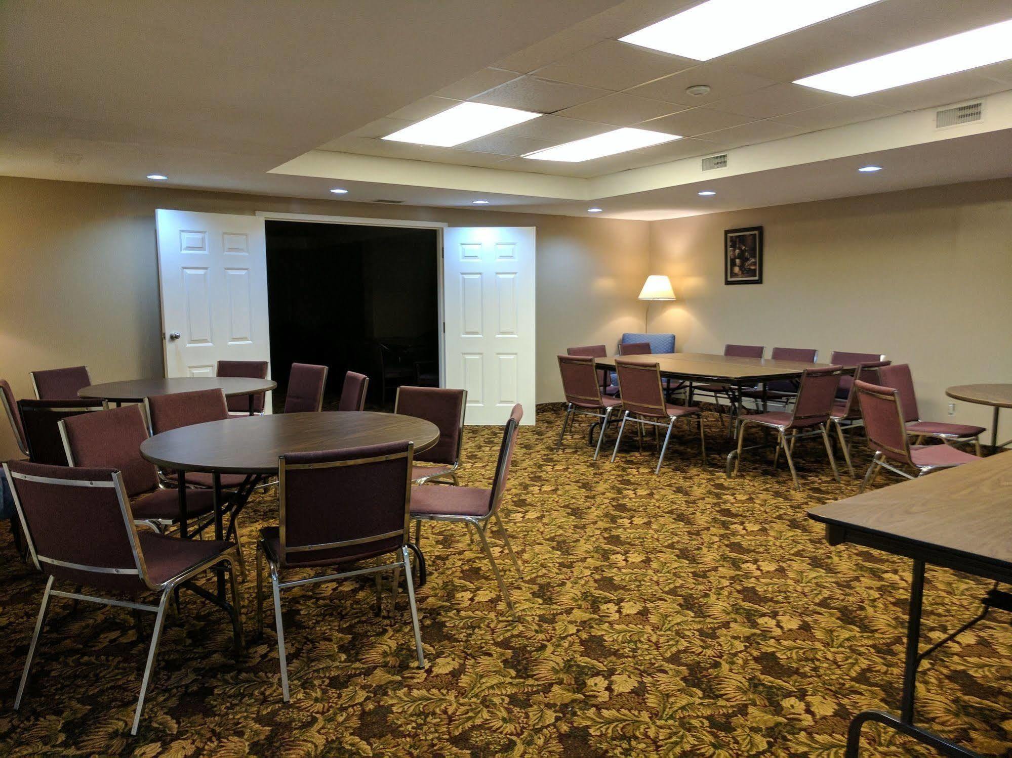 Travelodge By Wyndham Niagara Falls Lundys Lane מראה חיצוני תמונה