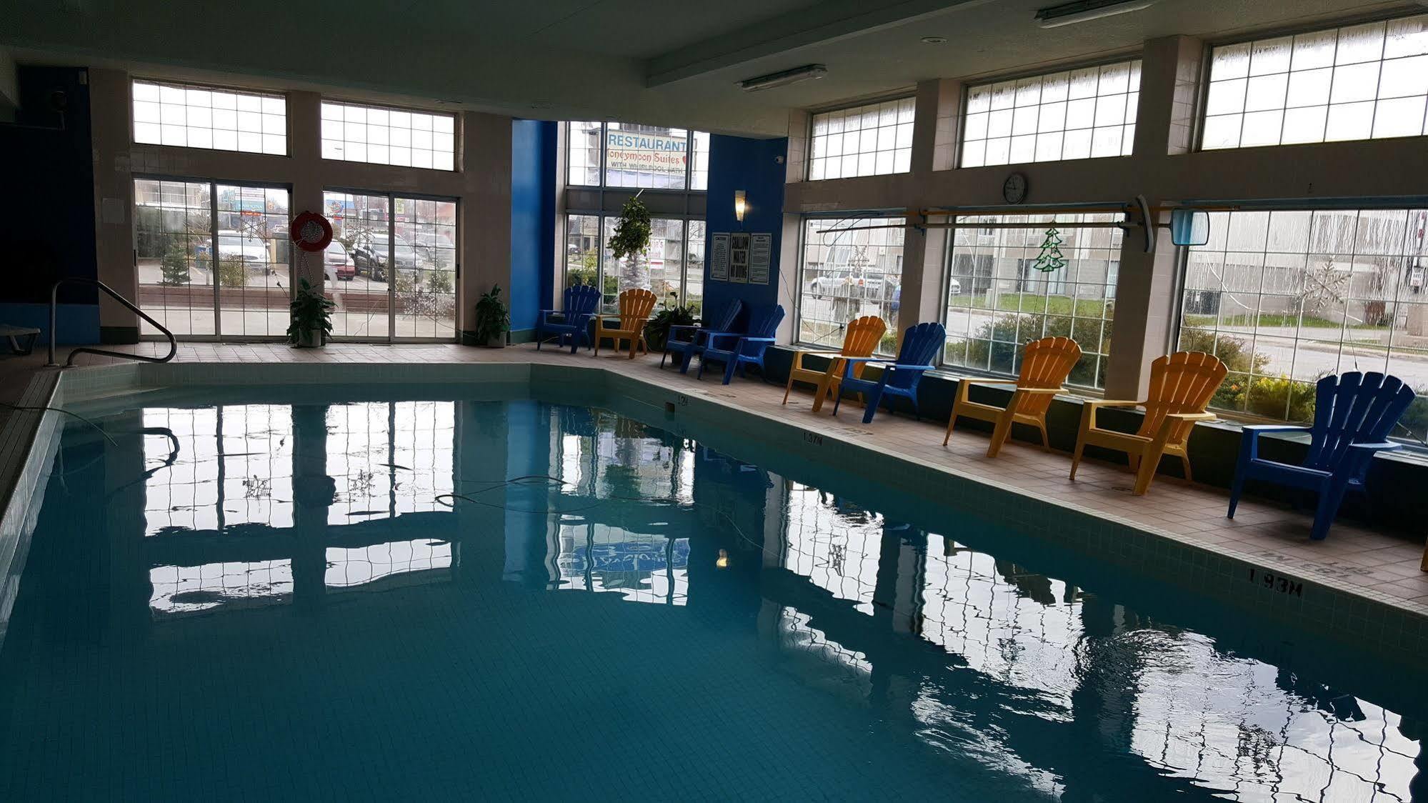Travelodge By Wyndham Niagara Falls Lundys Lane מראה חיצוני תמונה