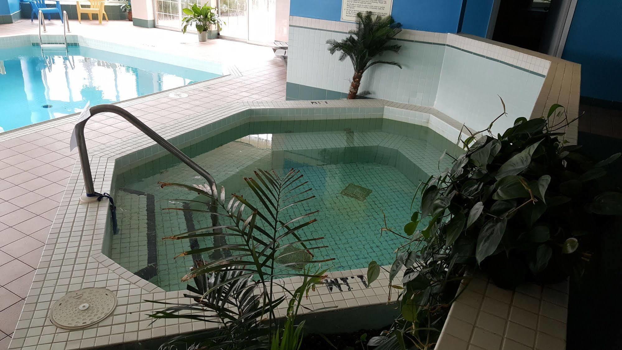Travelodge By Wyndham Niagara Falls Lundys Lane מראה חיצוני תמונה